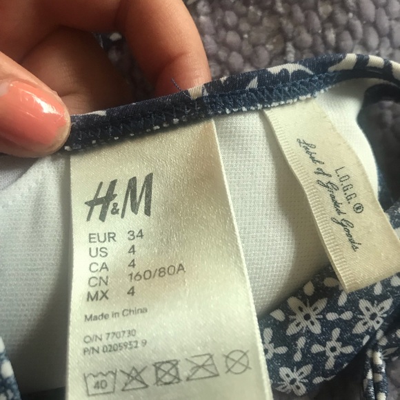 H&M blue floral print bikini set - Picture 3 of 4